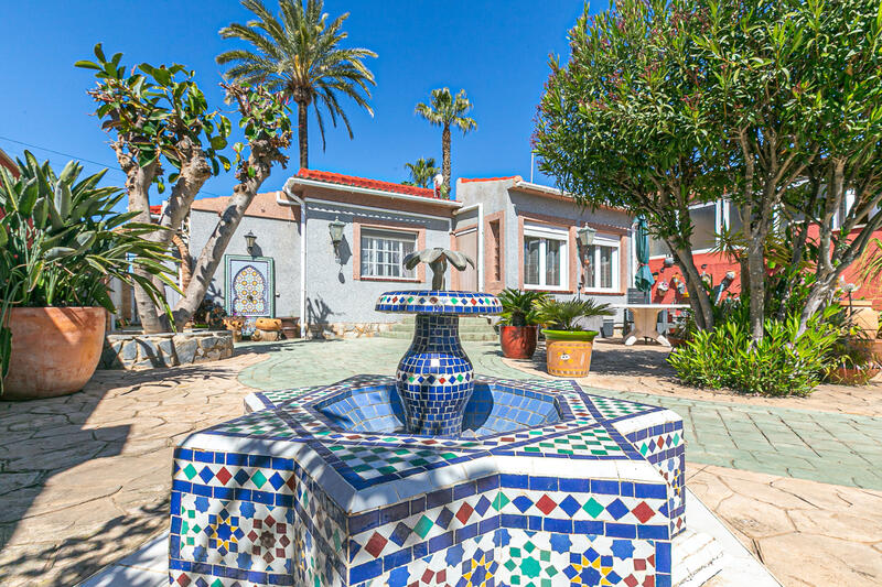 Adosado en venta en Los Balcones, Alicante