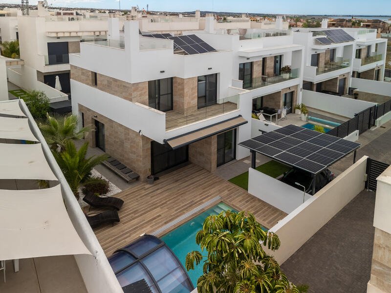 Villa en venta en Los Montesinos, Alicante