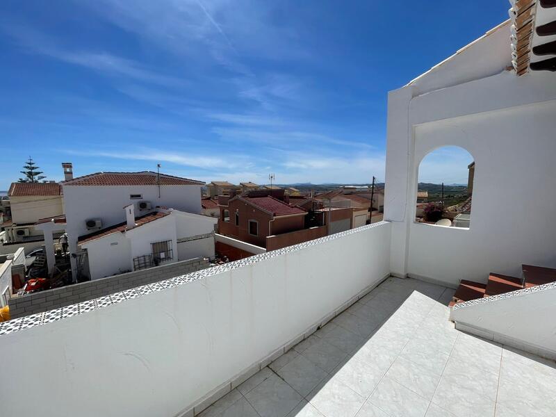 2 bedroom Townhouse for sale