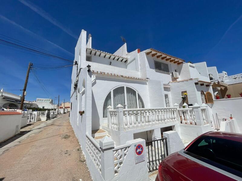 2 bedroom Townhouse for sale