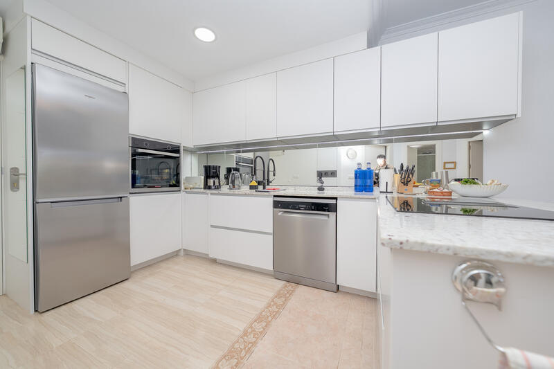 4 bedroom Apartment for sale