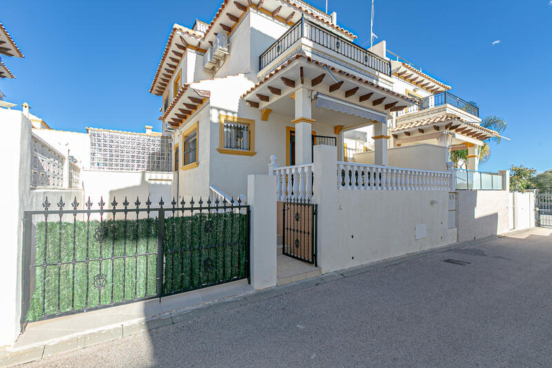 Duplex til salgs i Playa Flamenca, Alicante