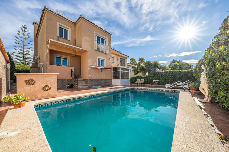 4 bedroom Villa for sale