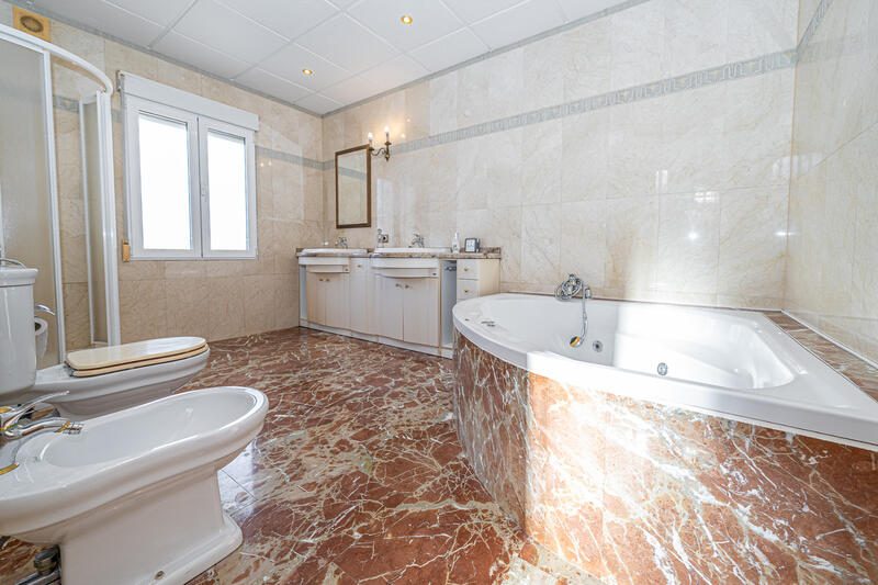 4 bedroom Villa for sale