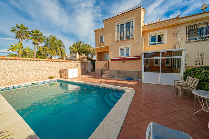 4 bedroom Villa for sale