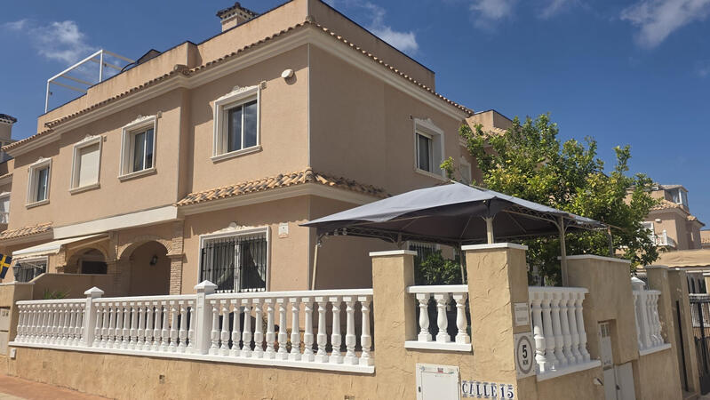 Villa til salgs i Los Dolses, Alicante