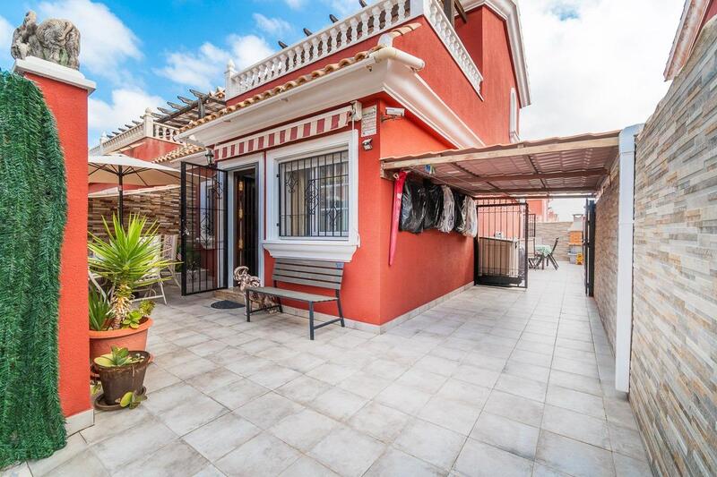 3 bedroom Townhouse for sale