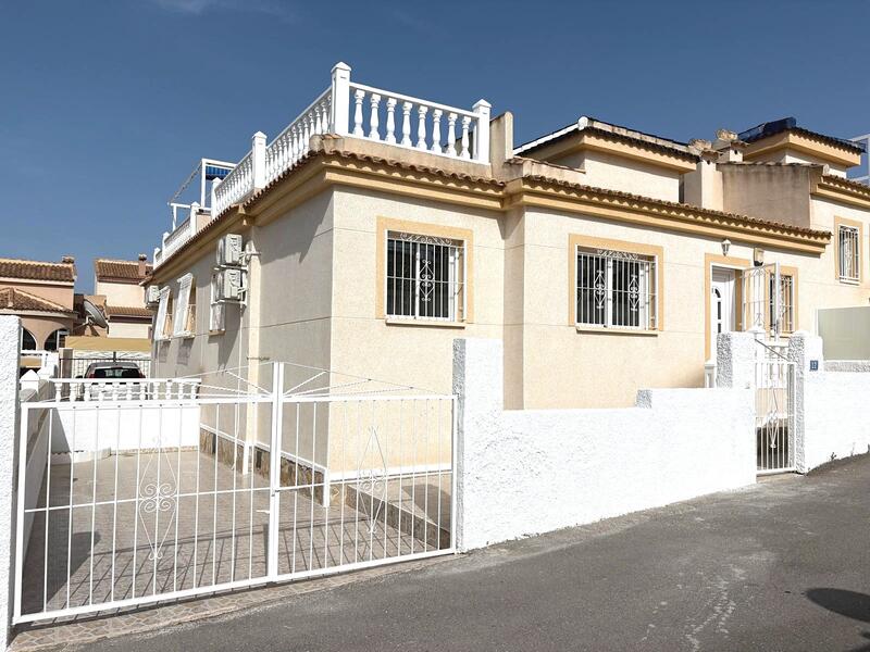 2 bedroom Townhouse for sale