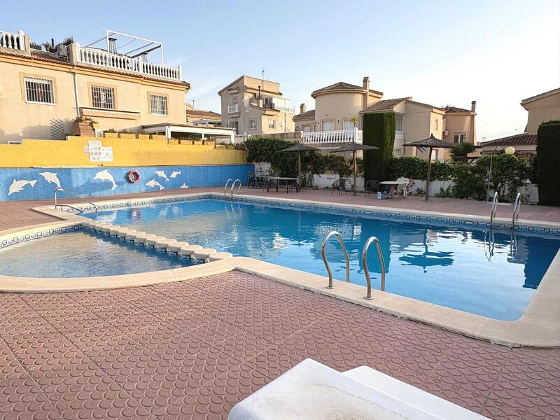 2 bedroom Townhouse for sale