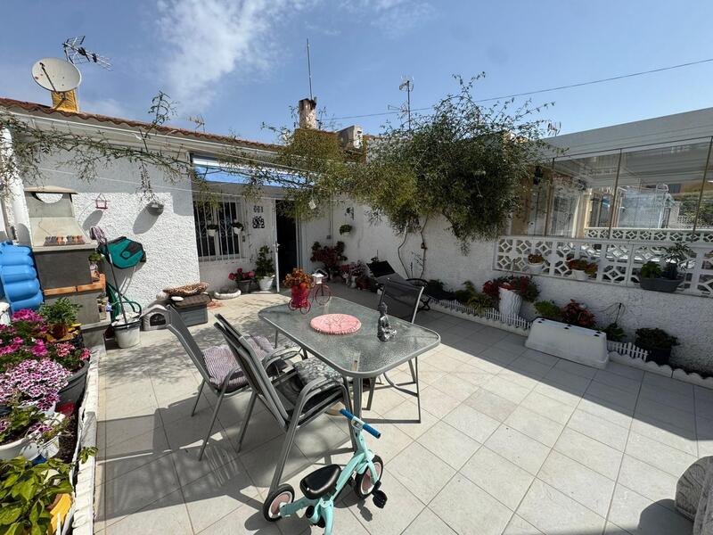 Villa til salgs i Torrevieja, Alicante