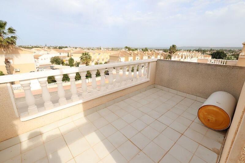 2 bedroom Townhouse for sale