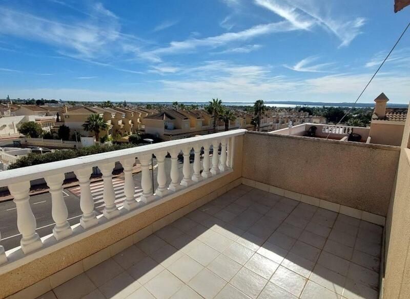 2 bedroom Townhouse for sale
