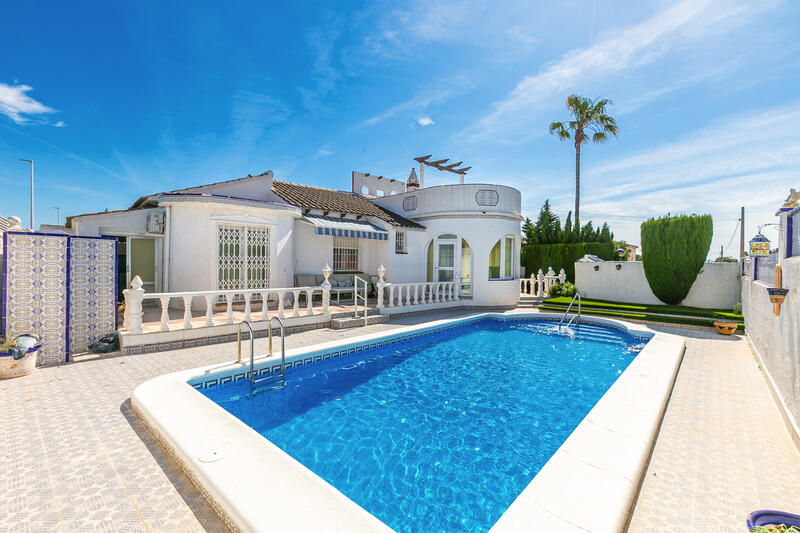 вилла продается в Villamartin, Alicante