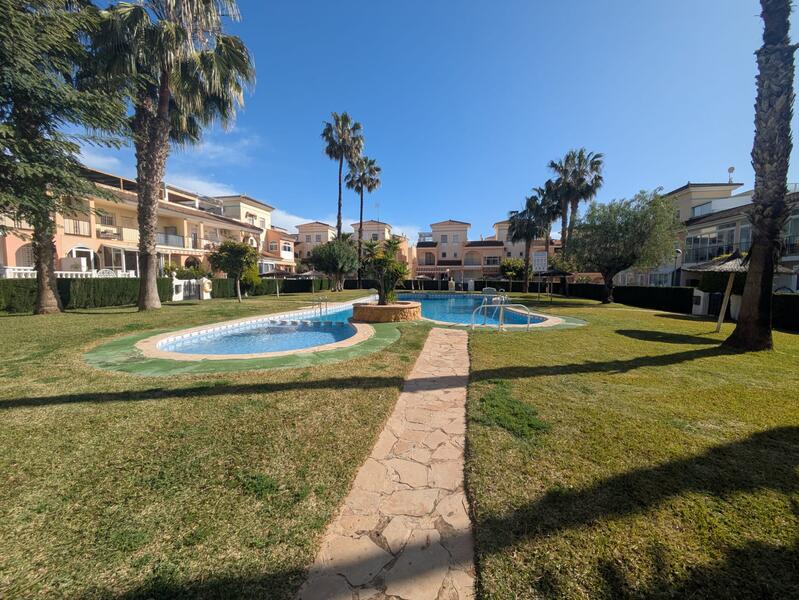Radhus till salu i Playa Flamenca, Alicante