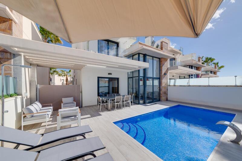 Villa til salg i Lomas De Cabo Roig, Alicante