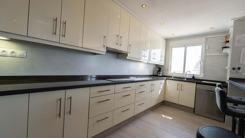 3 bedroom Apartment for sale