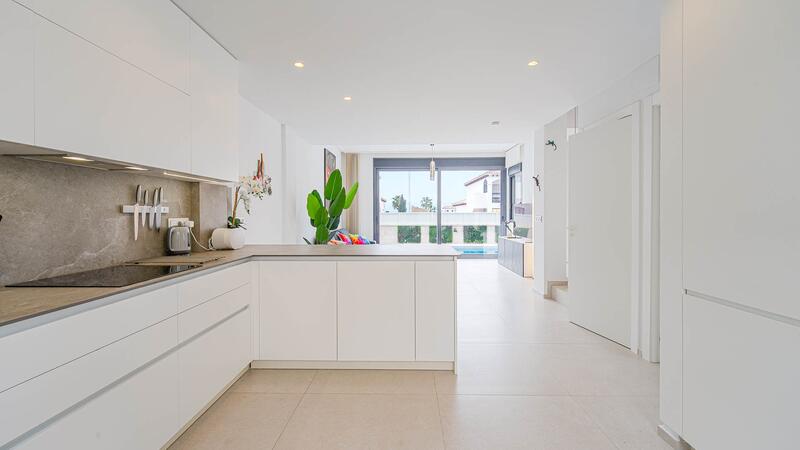 4 soverom Villa til salgs 4 soverom Villa til salgs