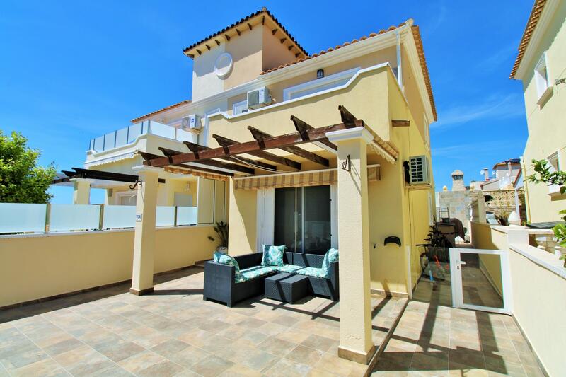 Rekkehus til salgs i Villamartin, Alicante