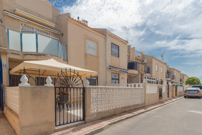 вилла продается в Torrevieja, Alicante
