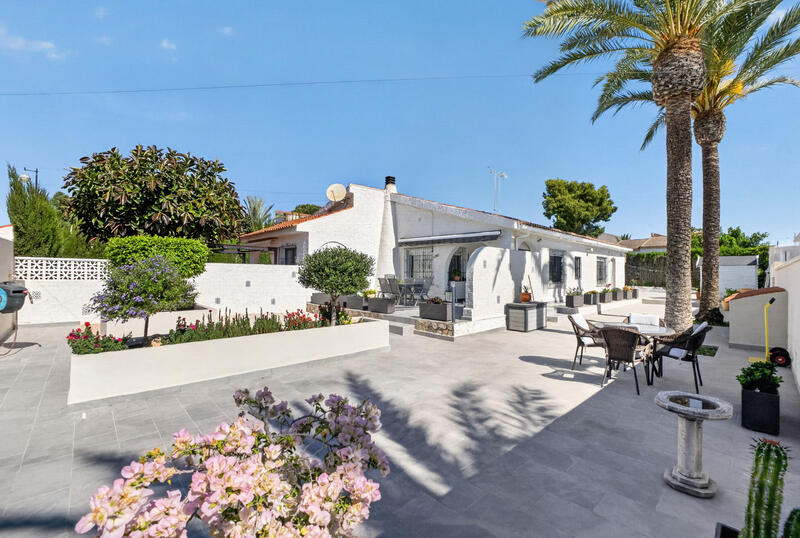 вилла продается в Torrevieja, Alicante
