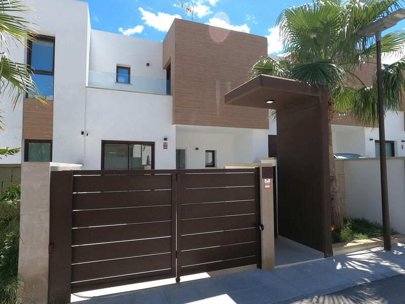 4 спальная комната вилла продается в Algorfa, Alicante