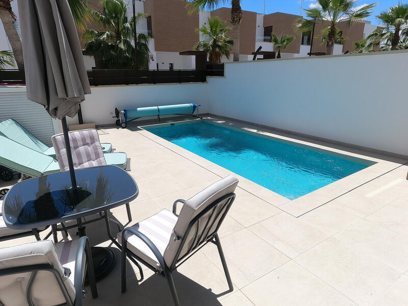4 спальная комната вилла продается в Algorfa, Alicante