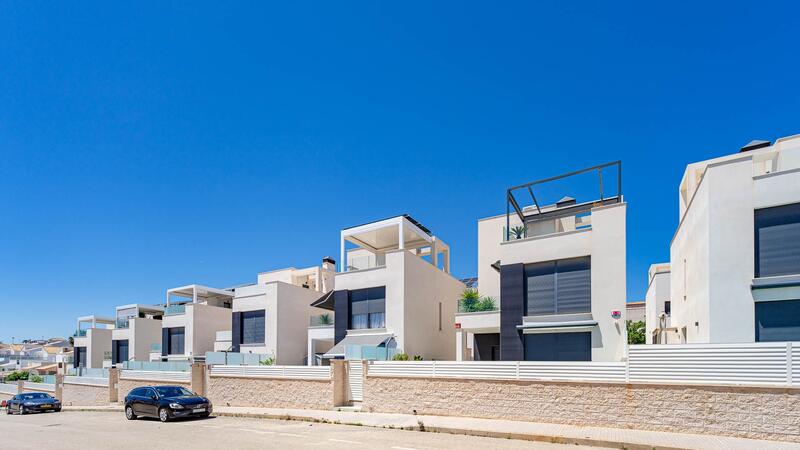Villa à vendre dans Punta Prima, Alicante