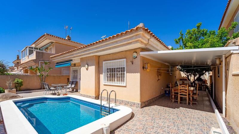 2 Cuarto Villa en venta en Punta Prima, Alicante
