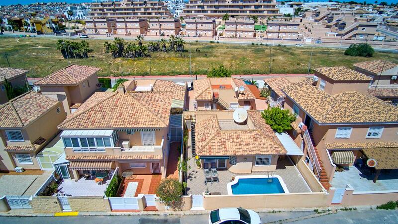2 Cuarto Villa en venta en Punta Prima, Alicante