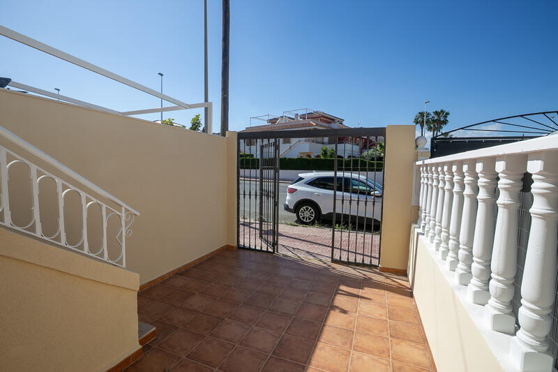 2 soverom Rekkehus til salgs i Punta Prima, Alicante
