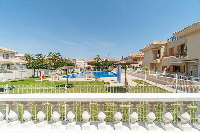 дуплекс продается в Playa Flamenca, Alicante