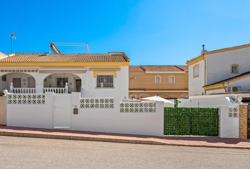 Villa en venta en Benijófar, Alicante