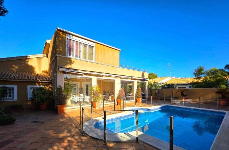 5 sovrum Villa till salu i Campoamor, Alicante