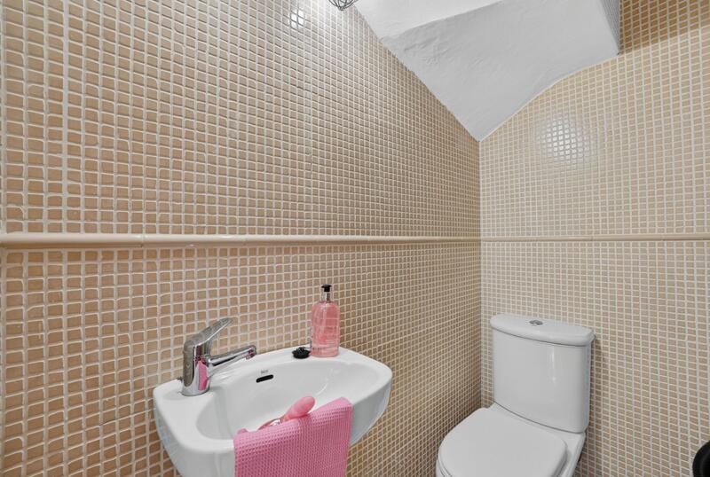 4 bedroom Townhouse for sale