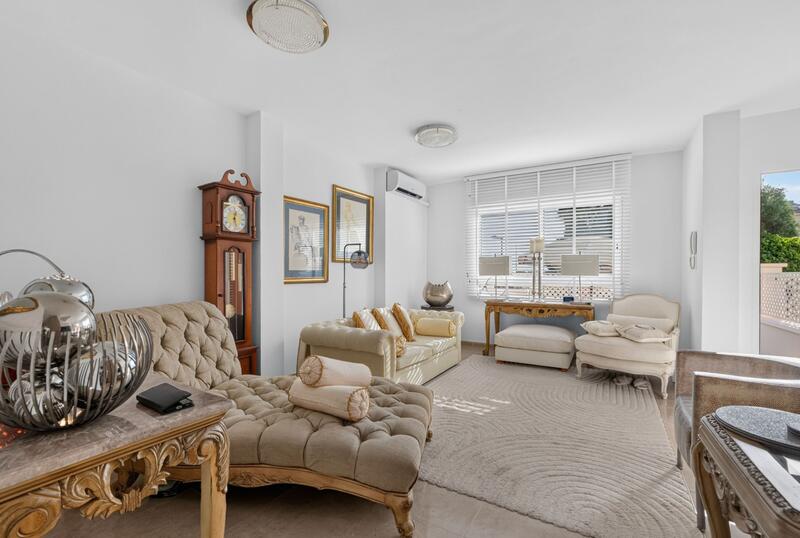 4 bedroom Townhouse for sale