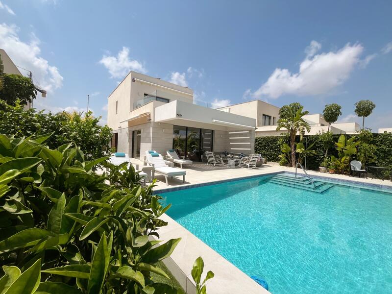 Villa for sale in Los Montesinos, Alicante
