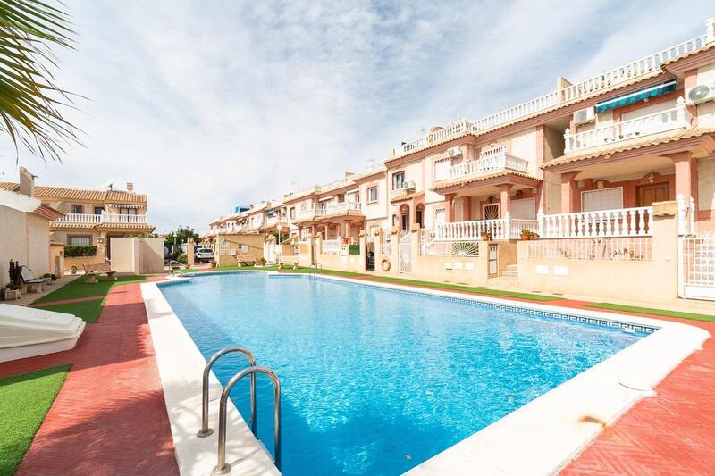 Radhus till salu i Playa Flamenca, Alicante