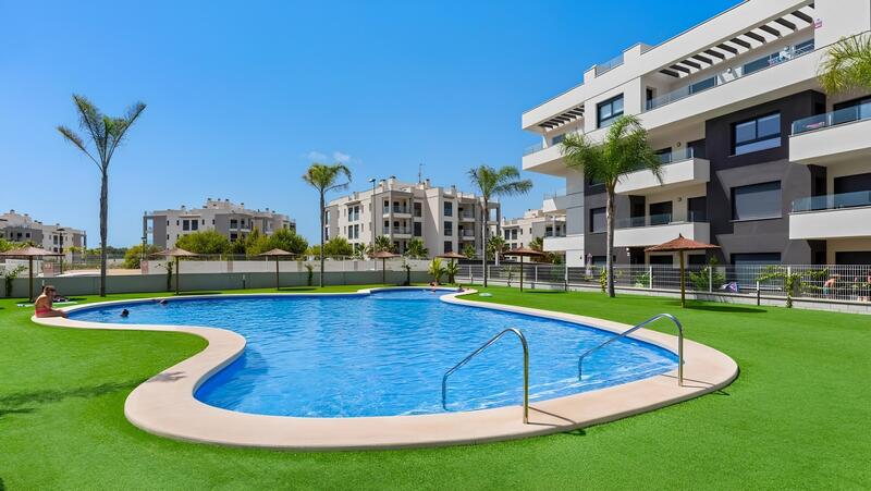 Apartamento en venta en Villamartin, Alicante