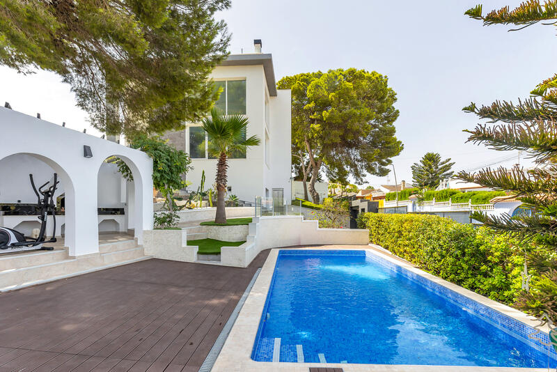 Villa en venta en Los Balcones, Alicante
