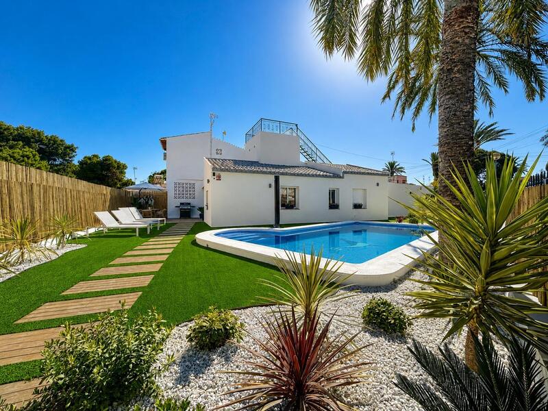 Villa for sale in Punta Prima, Alicante Villa for sale in Punta Prima, Alicante