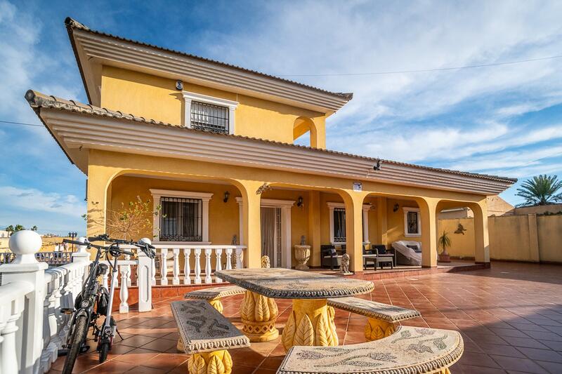 6 bedroom Villa for sale 6 bedroom Villa for sale