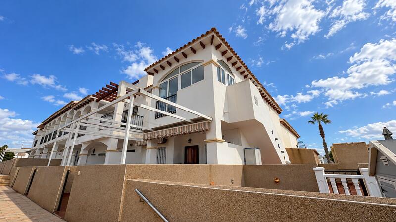 Villa till salu i Punta Prima, Alicante