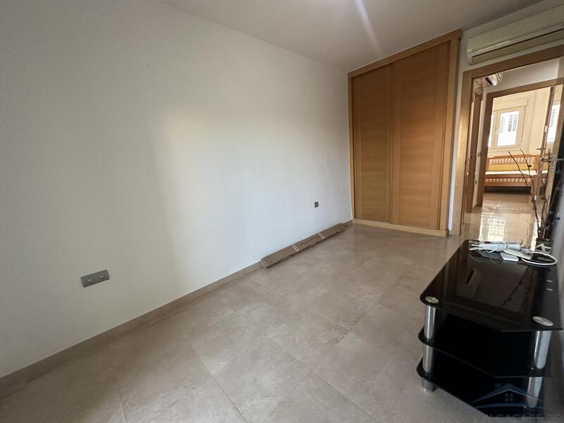 4 Schlafzimmer Appartement für Langzeitmiete