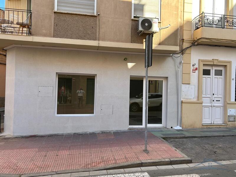 Commercial Property for Long Term Rent in Almería, Almería