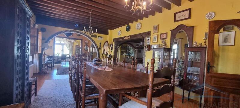 9 slaapkamer Gezinswoning Te koop
