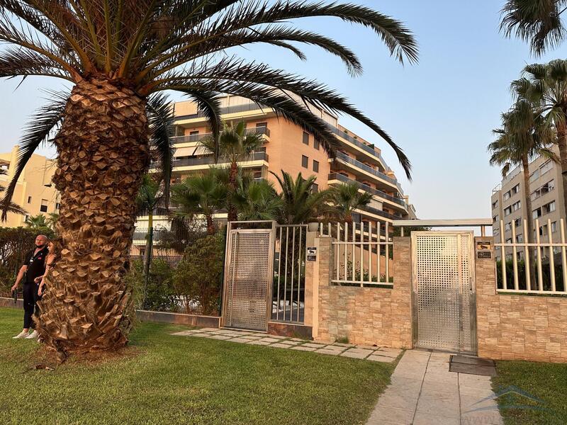 4 bedroom Apartment for sale