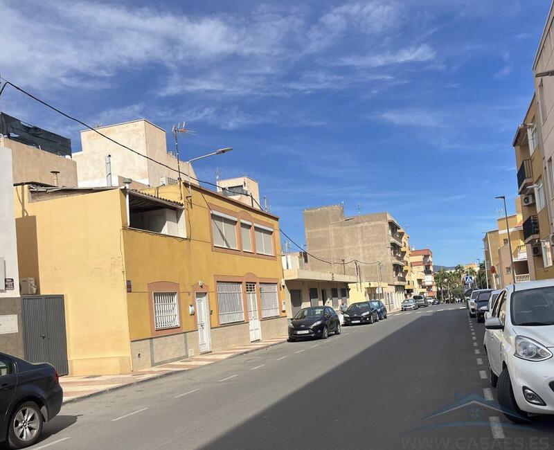 3 bedroom Townhouse for sale