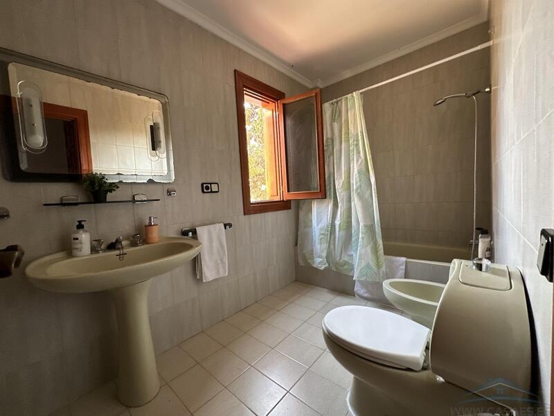 5 bedroom Country House for sale