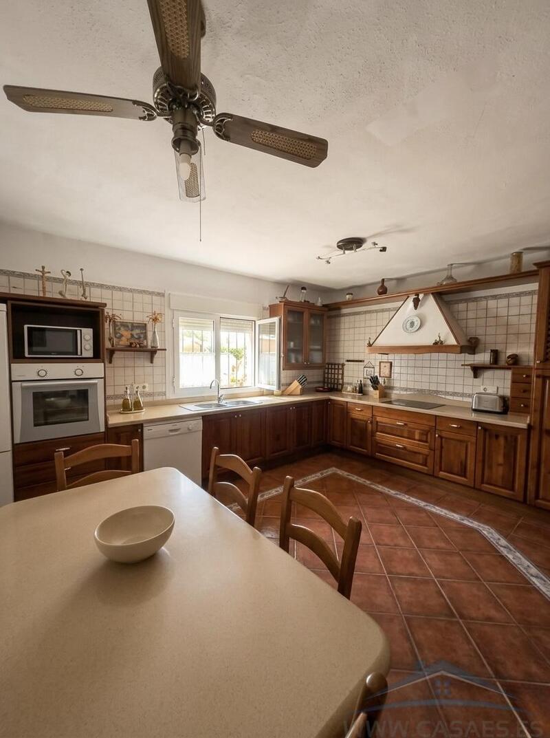 4 bedroom Townhouse for sale