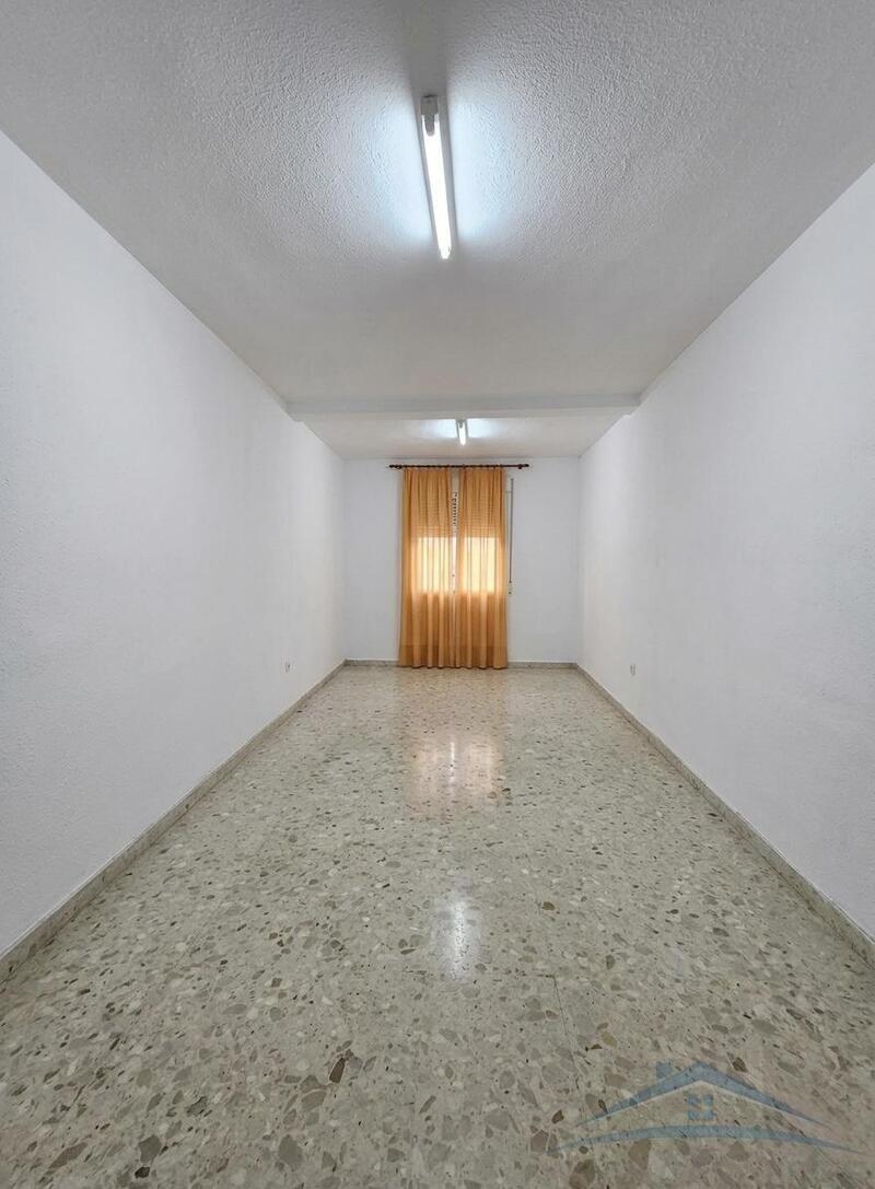 4 bedroom Townhouse for sale